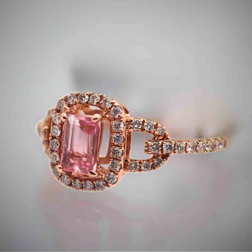 Anillo de compromiso de diamantes y rosa de 14 k